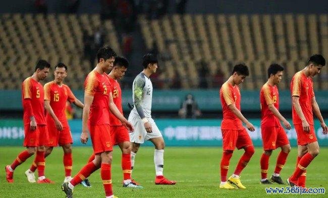国足提前出局为荣誉而战